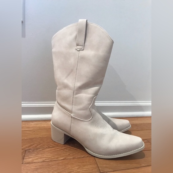 ⚡️ SOLD Mid Height Calf Waterproof Faux Suede Ivory Boots Size 9 - Picture 6 of 8